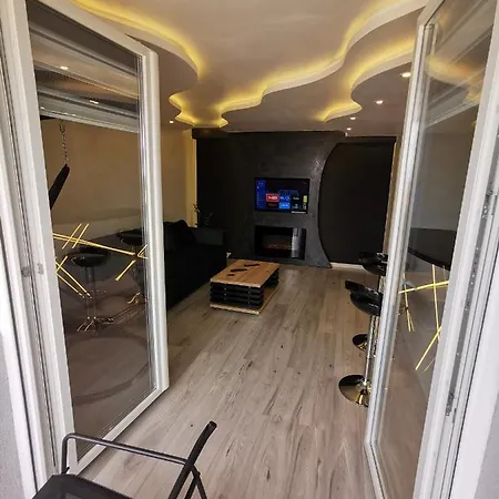 Brend New Luxurious In Downtown With Free Parking ノヴィ・サド