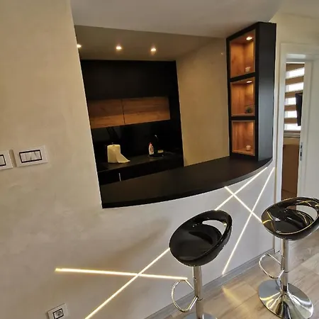 Brend New Luxurious In Downtown With Free Parking アパート