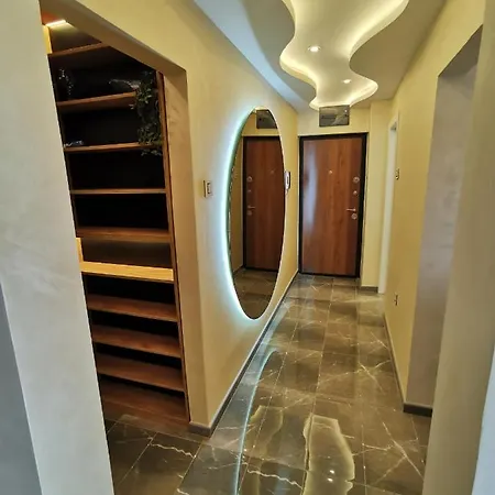 Brend New Luxurious In Downtown With Free Parking *