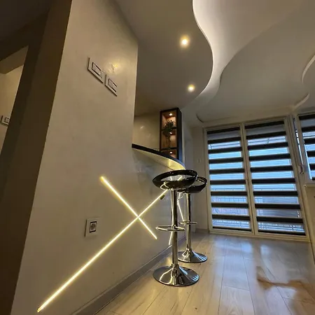 Brend New Luxurious In Downtown With Free Parking * ノヴィ・サド