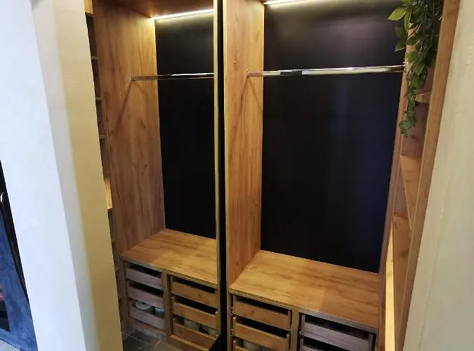 Brend New Luxurious In Downtown With Free Parking *