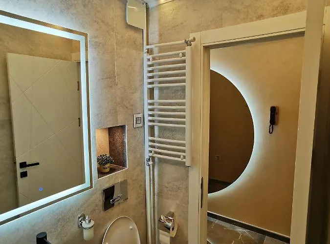 Brend New Luxurious In Downtown With Free Parking Νόβι Σαντ