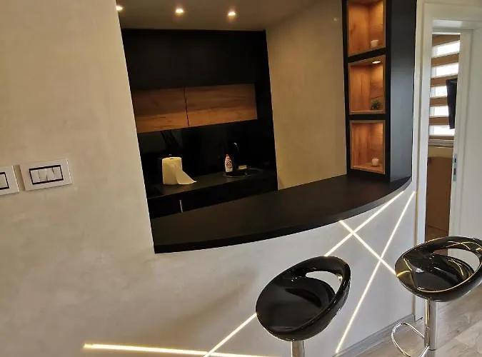 Brend New Luxurious In Downtown With Free Parking Διαμέρισμα